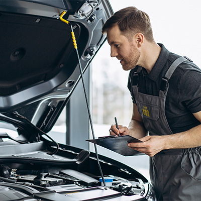 meccanico_lavora_homepage-1